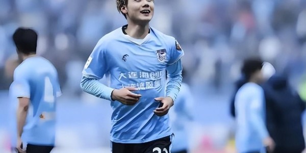 华体会体育-30岁的大连英博中锋发文离队，俱乐部当初踢中冠时，他曾是主力