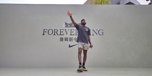 华体会体育-詹姆斯晒成都行活动图集：成都在我心中永远有特别的位置，国王爱你