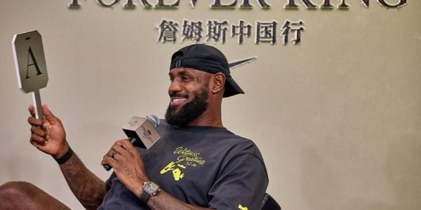 华体会体育-詹姆斯晒成都行活动图集：成都在我心中永远有特别的位置，国王爱你