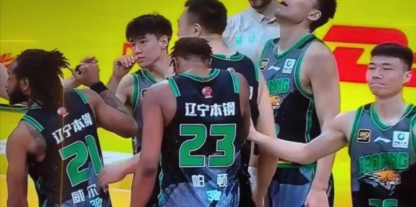 华体会体育app下载-辽篮被传更衣室闹翻，赵继伟深夜连发2文撕破脸，弗格打脸管理层
